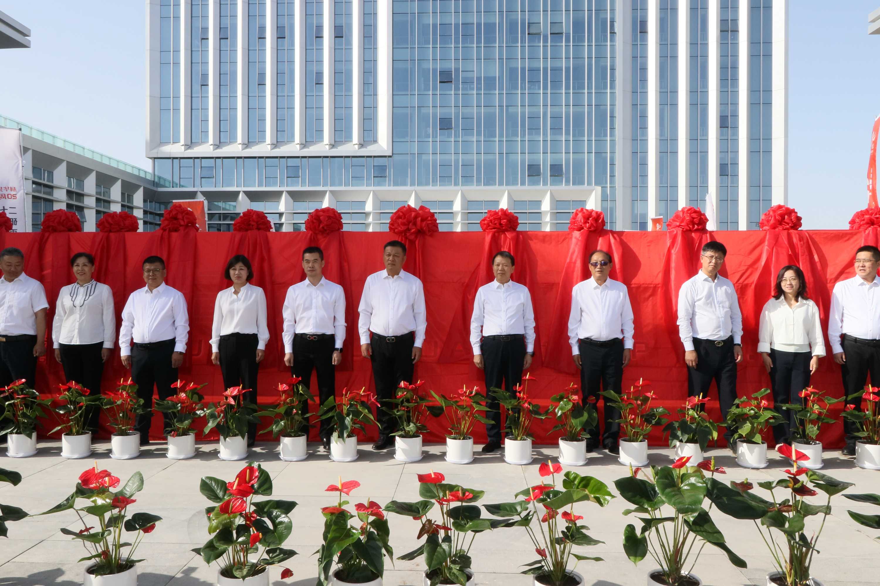 590����֮���¼����°칫��¥��Ļ��ʽ